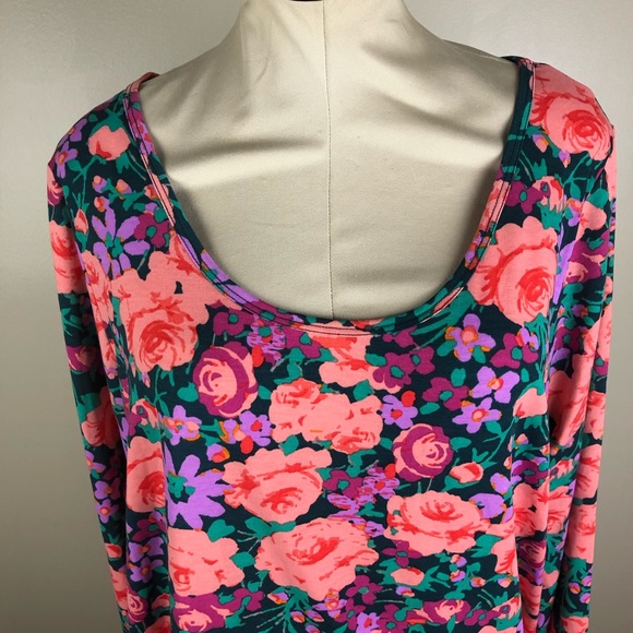 SOLD ❗️Lularoe Lynnae Floral Top Size 3XL - Picture 3 of 8